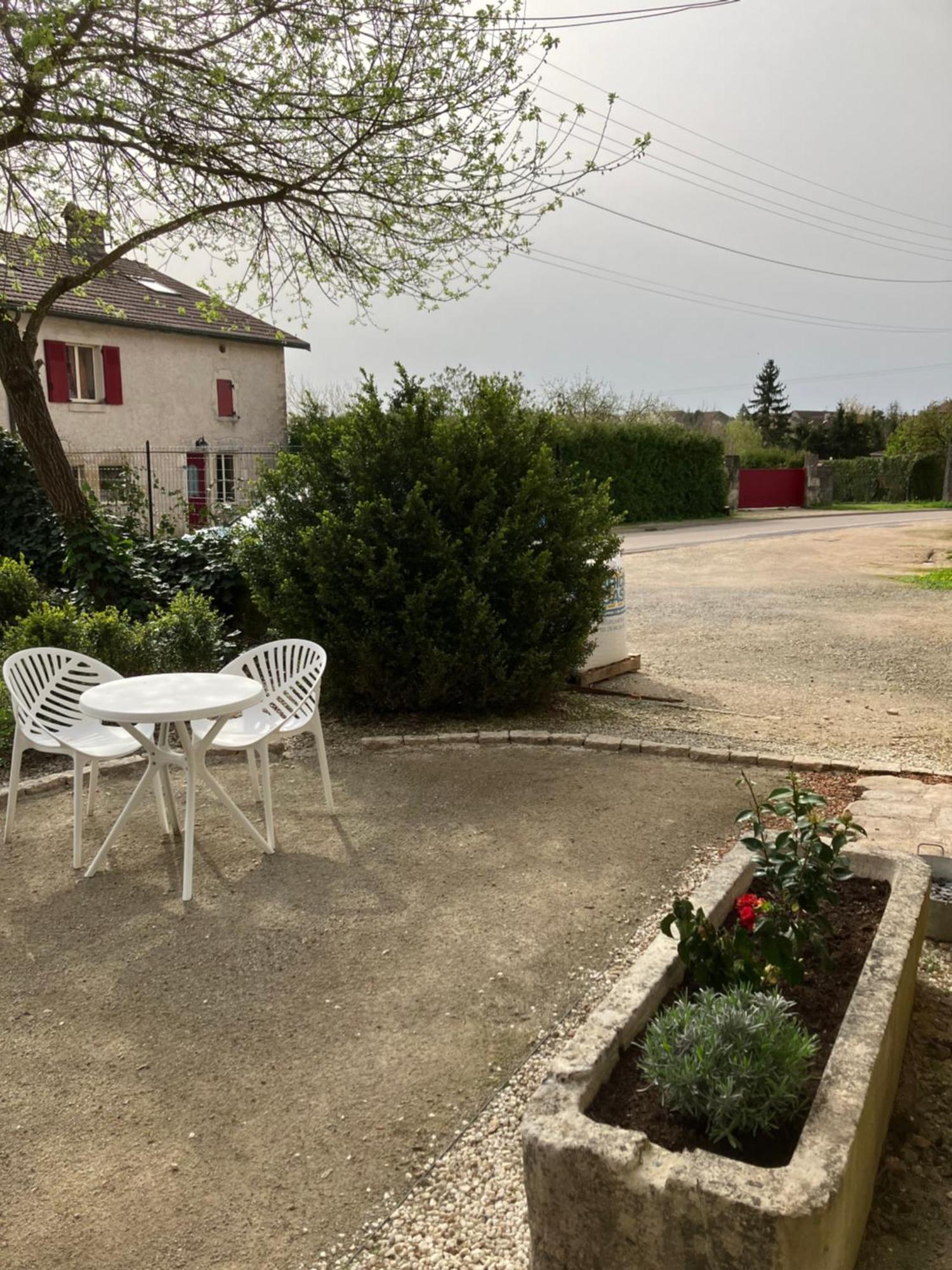 Le Temps Retrouve Hotel Rouvres-la-Chetive Luaran gambar
